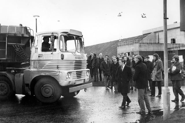 Miners on the picket line try to persuade a coal delivery driver to turn back from Cockenzie Power Station