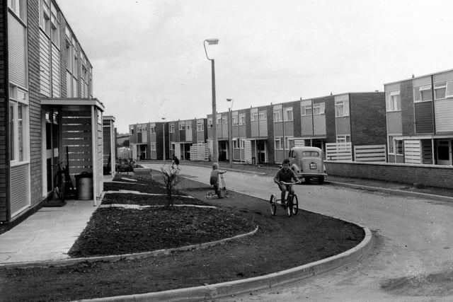 Batemoor Close, Jordanthorpe, pictured on August 25, 1965. Photo courtesy of Picture Sheffield