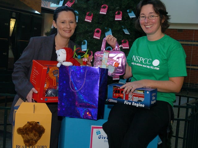 Kit Harris and NSPCC Appeal team member Elain Kaye launched the NSPCC Gift Tree at Meadowhall
in November 2005