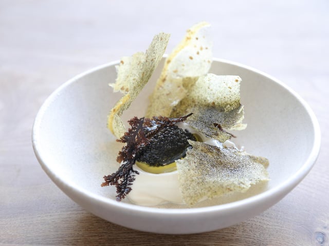 The cosy restaurant sits on the shores of Loch Fyne. The menu features fresh seaford and native meat and game.