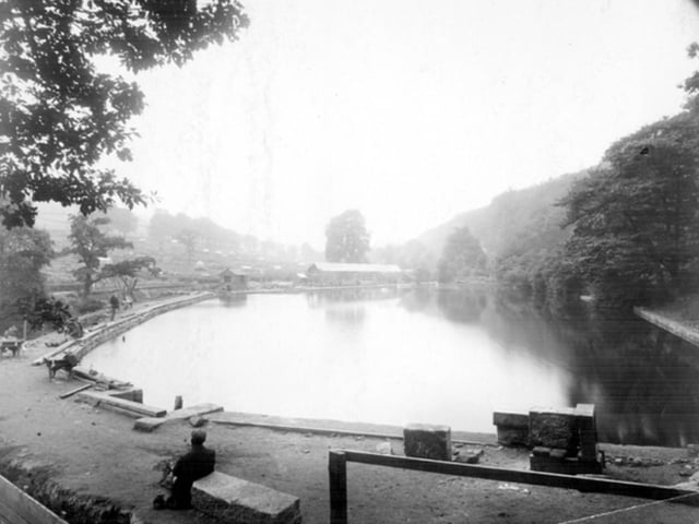 Construction of Corporation swimming pool at Rivelin Valley (former New Dam which was the holding pond for Spooner Wheel)