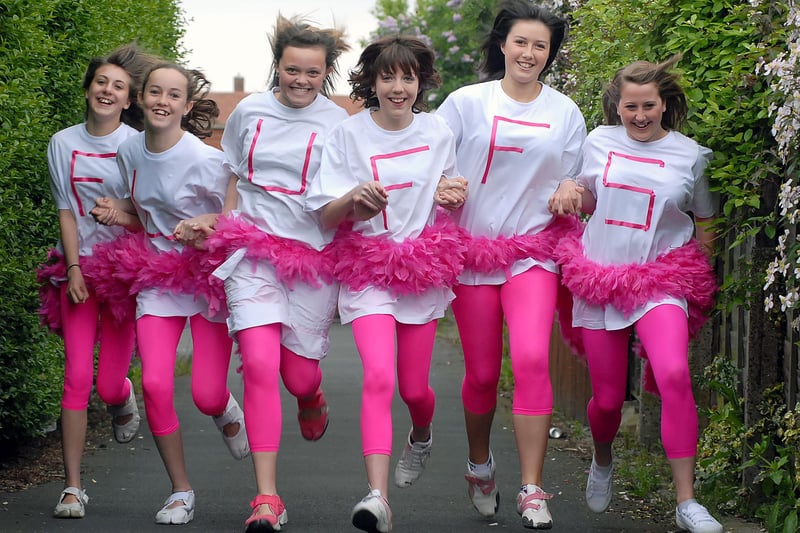 These representatives of Harton Technology College tackled the Race For Life in 2007.
