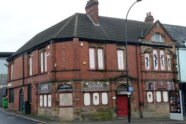 The club was formed in the building of what was formerly the Robin Hood pub, but has now been sold to the Canal and Rivers Trust and is expected to be redeveloped as housing.