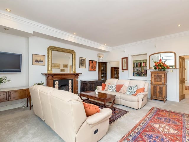 Sitting room.