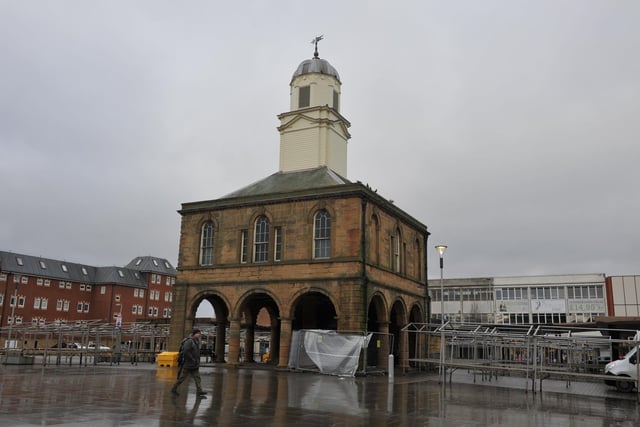 In which century was South Shields’ old town hall in Market Place completed?