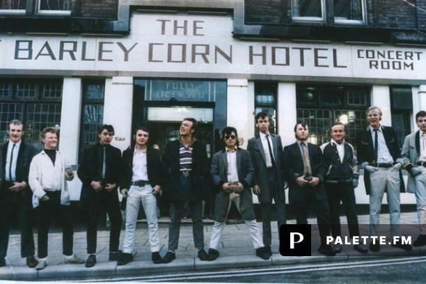 Teddy Boys outside the Barley Corn Hotel, Cambridge St, Sheffield August 1974.  Photo: ©Sheffield Newspapers Ltd