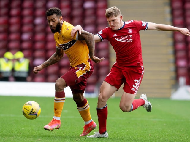 Aberdeen have tied down academy star Jack Mackenzie to a long-term contract. The left-back has penned a contract extension until 2025. Dons boss Stephen Glass said:  “We have been really pleased with Jack’s performance since he made his debut late last season, and he has gone on to feature regularly in the first team. He has earned this extension and I look forward to seeing his continued progress here at the club.” (Aberdeen FC)