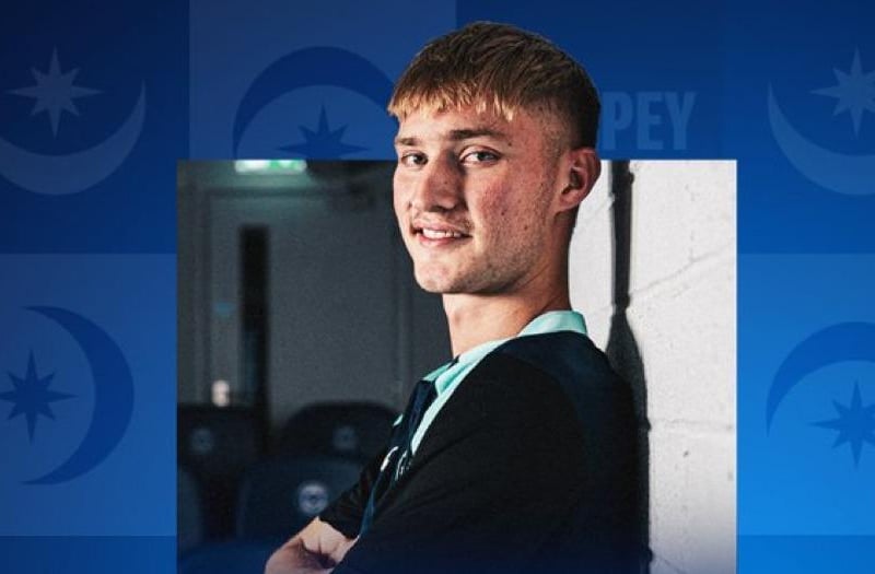 Welcome to Pompey, Thomas Waddingham! The Aussie will travel with his new team-mates and has trained with them this week, so no reason not to put him on the bench.