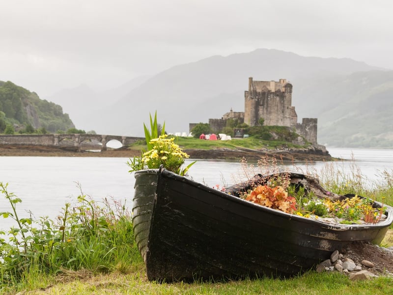 The Battle of Glen Shiel, in 1719, was a major battle of the Jacobite Uprising. The Jacobites, supported by 300 Spanish troops, fought and lost to a government army loyal to King George I. Today you can visit Eilean Donan Castle, where the Spanish troops were based, and the site of the battle at Shiel Bridge.
