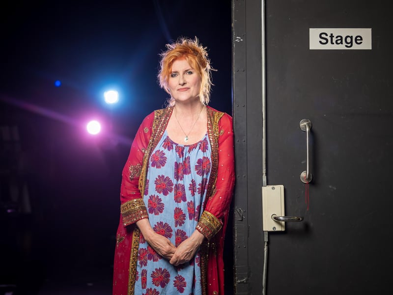 Scottish singer-songwriter Eddi Reader was born in Anderston as the eldest of seven children. Her father was a welder with the family moving to Arden for 10 years before her mother fought to get the family a house in Irvine.