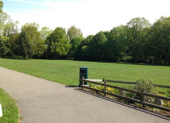A little out of Chesterfield, in Dronfield, but ideal for those living to the north of the town, Cliffe Park offers open expanses of grassland for a stroll in the sunshine.