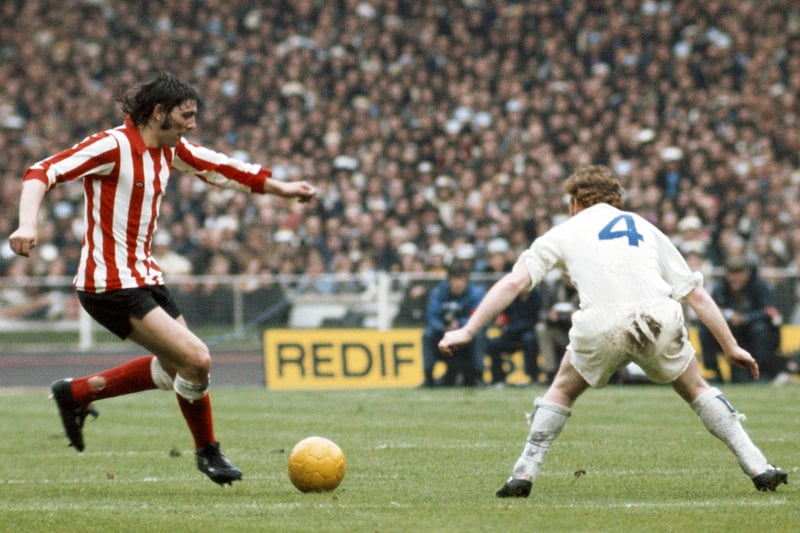 Sunderland striker Ian Porterfield runs at Billy Bremner of Leeds United during the 1973 FA Cup final.