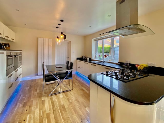 The kitchen/diner.