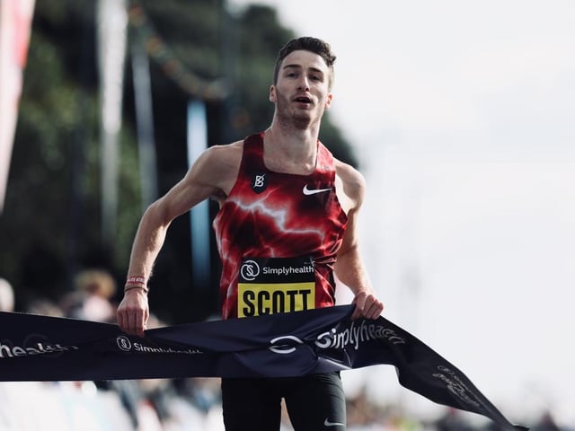 Marc Scott winner of the men's elite race. Picture: Chris Moorhouse