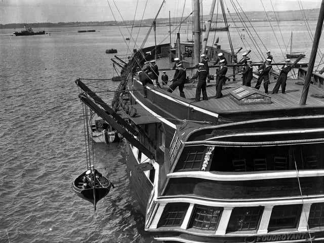 20th August 1936: Sea Cadets receiving instruction in boat drill on board the training ship 'Foudroyant' in Portsmouth harbour. (Photo by E. Dean/Topical Press Agency/Getty Images)
