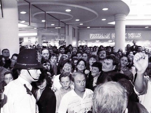 Meadowhall opening crowd control