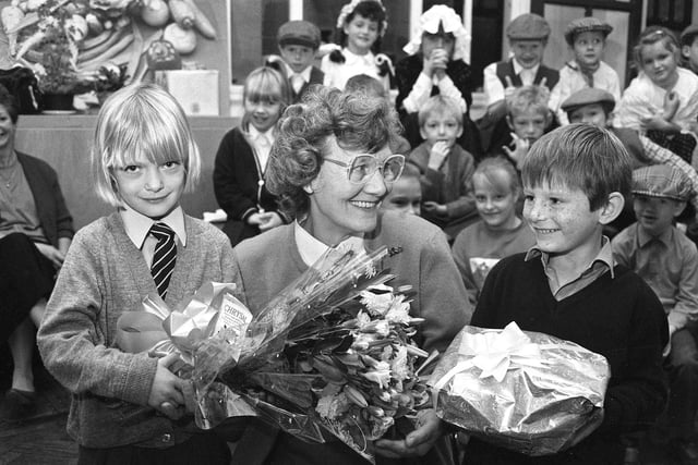 Retiring dinner lady Sarah Jackson says goodbye to the pupils at Grangetown Primary School in 1990.