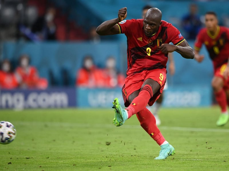 Reports from Italy have suggested that Chelsea have tabled a massive bid for their former striker Romelu Lukaku, offer Serie A giants over £110m for the lethal striker. The Belgium international netted 24 goals in his club's title-winning campaign last season. (Mirror)
