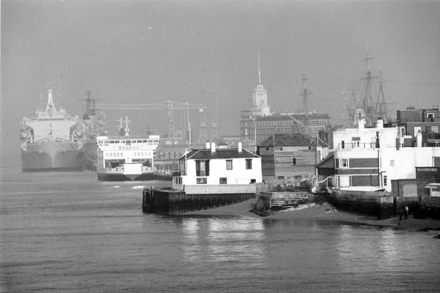 RFA Argus and the St Helen Wightlink ferry, January 1993.