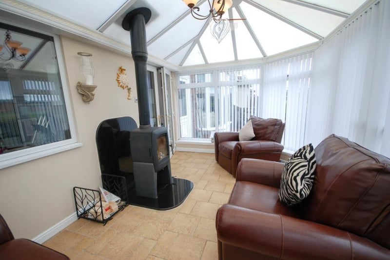This stunning conservatory overlooks pleasant gardens and is perfect for those summer months.