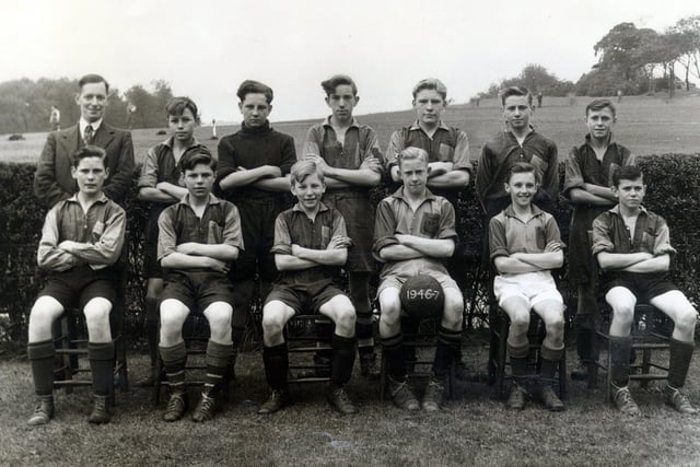 Reader Eric Dawson sent in this picture of the Firth Park Grammar School under 14's team of 46-47.  Eric says he is in the front row in front of "Spike" Johnson, history master and team manager. He also had a broken arm which is covered by his sleeves