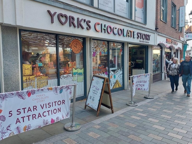 Discover the sweet secrets behind York’s status as the UK’s chocolate capital. Take a guided tour to learn how the city’s most famous chocolate families (like Rowntree’s and Terry’s) created global brands—and, of course, enjoy a tasting! History was never so delicious! 📍 3 King's Sq, York YO1 9R