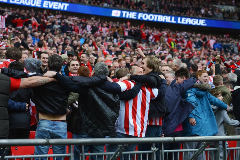 Sunderland fans celebrate Fabio Borini's first-half goal by using Manchester City's celebration - the Poznan - against them!