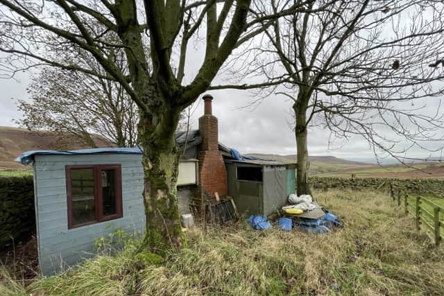 This dilapidated, ‘off-grid’ shack in the Peak District near Sheffield sold for a staggering £124,000.