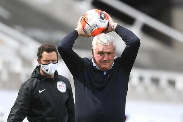 Newcastle United boss Steve Bruce has called upon Premier League clubs to help out cash-strapped EFL sides during the COVID-19 pandemic, and raised fears of a "collapse" further down the tiered system. (The Times)