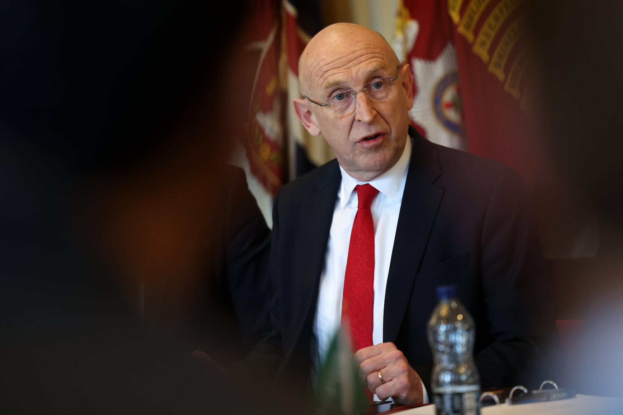 Chancellor urges public to report high street crime as Government cracks down on 'dodgy shops'