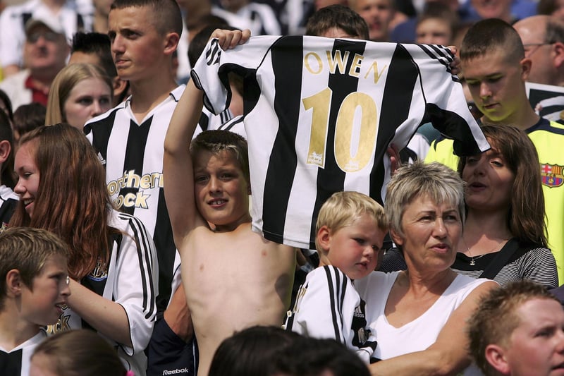 Newcastle United fans welcome new signing Michael Owen to St James' Park.