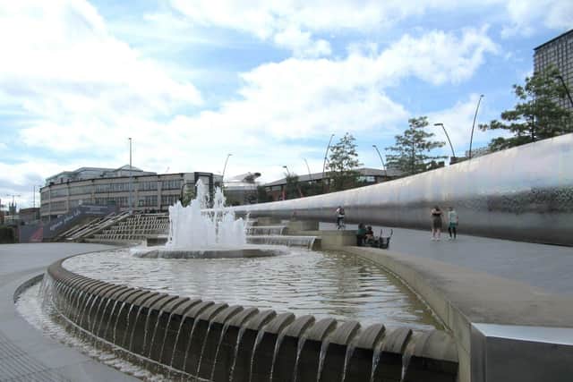 Watter works 'n fountain at Sheffield Train Station