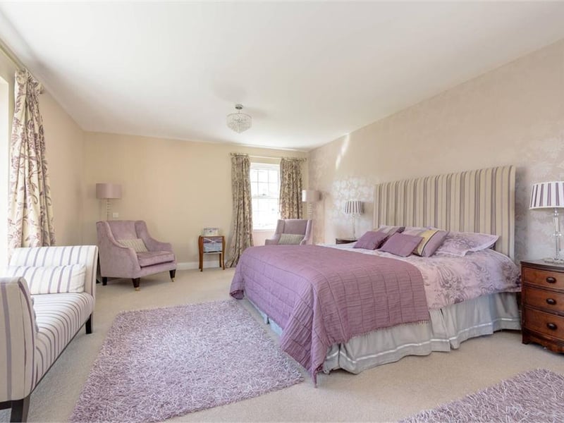 Principal bedroom.