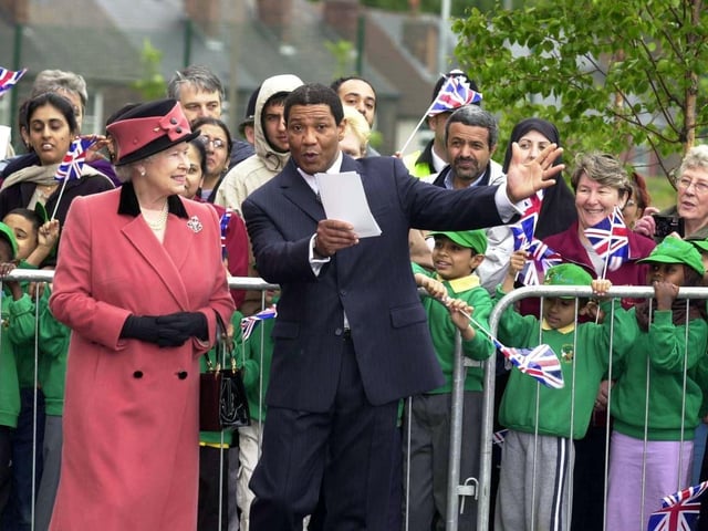 Queen Elizabeth II with headteacher Hugh Howe at Fir Vale School in Sheffield in May 2003