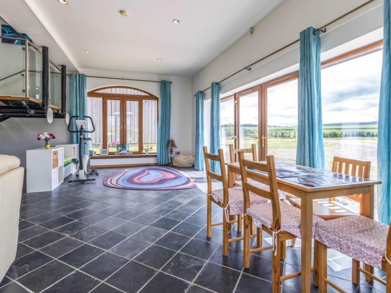Living / dining area.