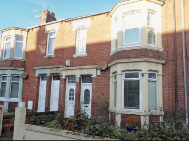 There's no upper chain at this two bedroom lower flat on the popular Mowbray Road. Picture: Rightmove.