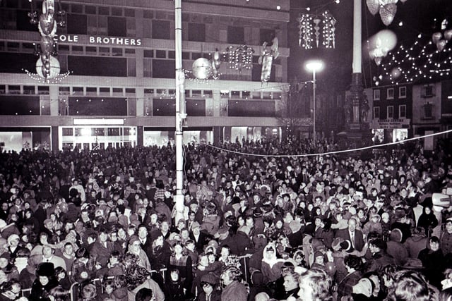 Crowds gather at the Christmas lights on at Barker's Pool in 1974