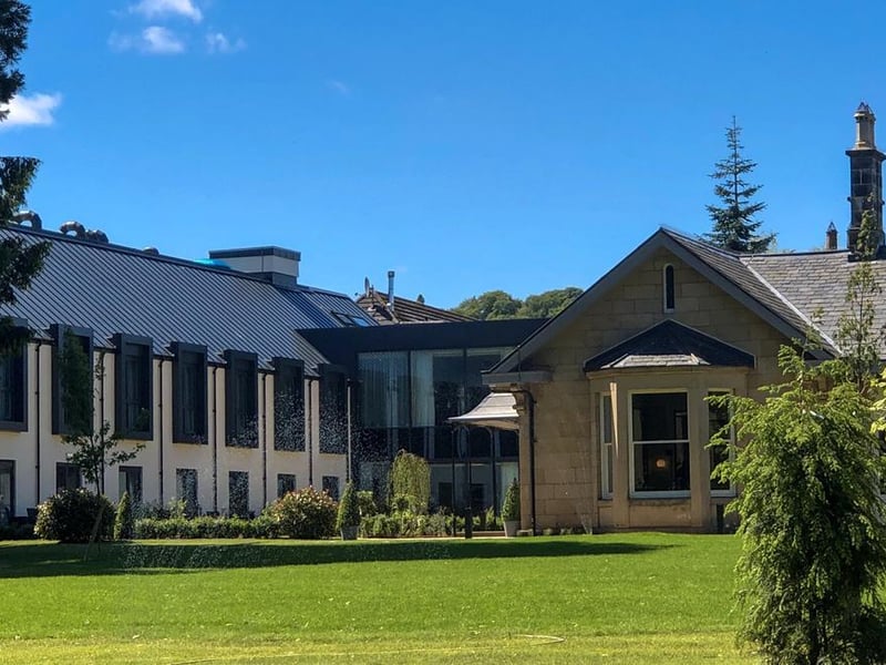 Ness Walk in Inverness comes in at a mighty fine 9.3 ratings. Situated near Inverness Castle, the property has a highly rated restaurant, with some rooms boasting a patio.