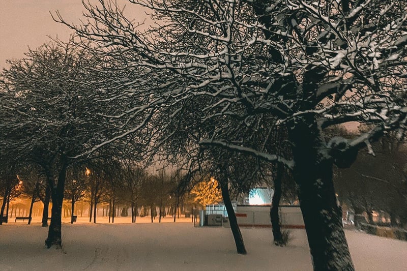 This gorgeous snowy picture was snapped by a resident in Glasgow at 3am last night.