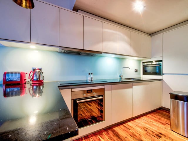 Lockdown has a lot of us exploring our culinary skills. Think about the banana bread you could whip up in this modern kitchen, complete with a fancy electric hob.