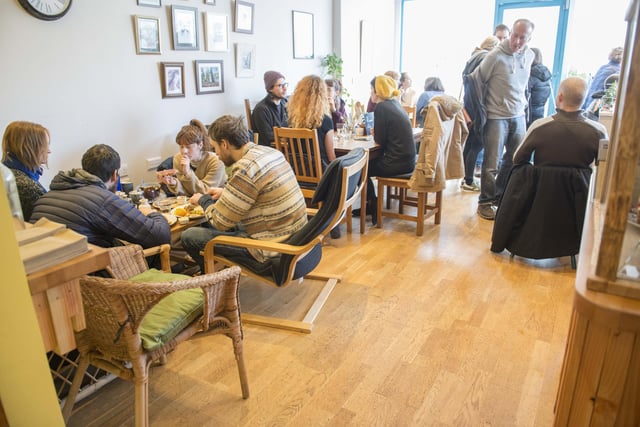 This café sells locally-roasted coffee, fine teas and vegetarian food with vegan options too. (www.danacafe.co.uk)