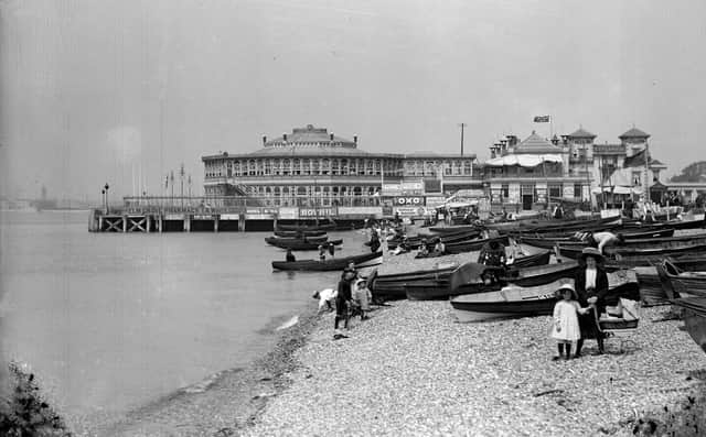 circa 1900:  Holidaymakers and boats on the beach at Southsea, Portsmouth.  (Photo by Edgar Ward/General Photographic Agency/Getty Images)