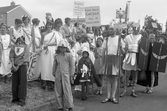 Buxton Advertiser archive, 1975, Romans at  tideswell Carnival