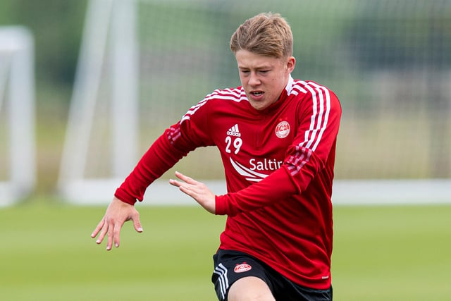 Aberdeen have handed promising teenager Connor Barron a new deal which keeps him at the club until 2024. The 19-year-old midfielder is highly thought of at Pittodrie and will continue his loan spell at League Two leaders Kelty Hearts. Dons boss Stephen Glass said: “Connor is a player who displays the correct attitude and application, and we hold him in high regard at the Club.” (Aberdeen FC)
