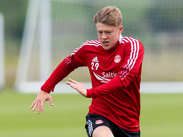 Aberdeen have handed promising teenager Connor Barron a new deal which keeps him at the club until 2024. The 19-year-old midfielder is highly thought of at Pittodrie and will continue his loan spell at League Two leaders Kelty Hearts. Dons boss Stephen Glass said: “Connor is a player who displays the correct attitude and application, and we hold him in high regard at the Club.” (Aberdeen FC)