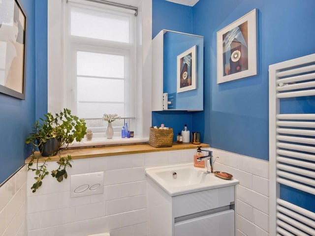 Shower room 2.
