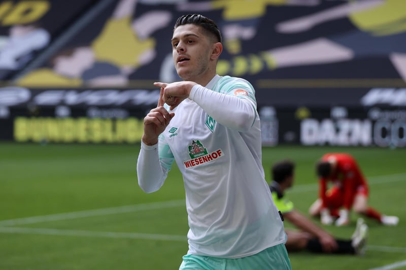 Norwich have snapped up 24-year-old winger Milot Rashica from Werder Bremen. He's been capped on 32 occasions for the Kosovo national team, and has also previously played for Dutch side Vitesse. (Club website)