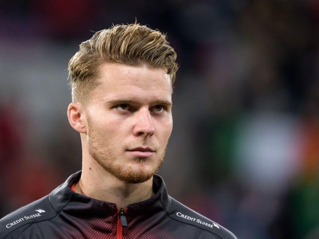 Borussia Monchengladbach defender Nico Elvedi is on Arsenal’s radar with the player potentially available on the cheap with just one year remaining on his contract. (Le10Sport)