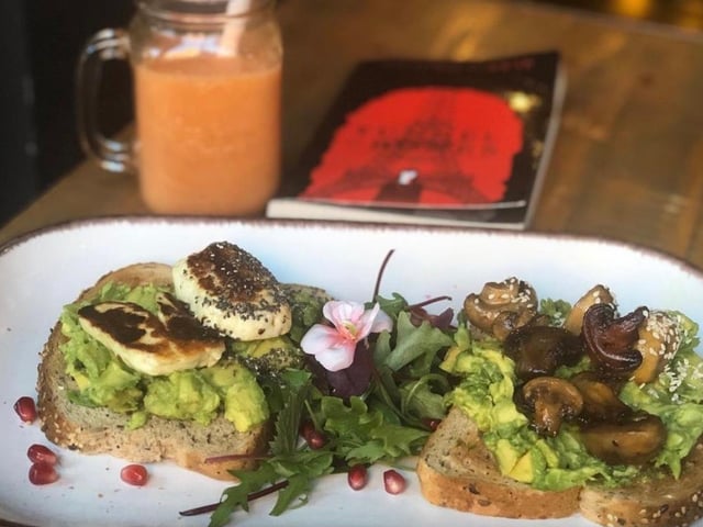 A quirky cafe in the town centre that is known for its aesthetically pleasing dishes and abundance of vegetarian and vegan options.