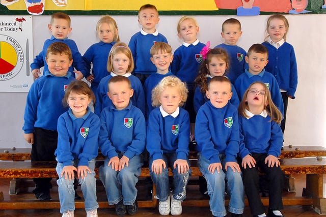 A photocall for these Albert Elliot Primary students but in which year?